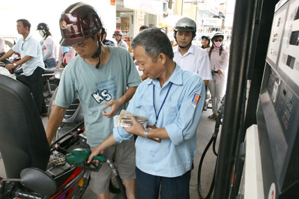 Xăng dầu sung sướng với "cây đũa thần" 1