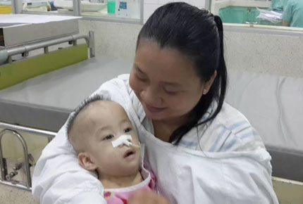 Hai bé song sinh được phẫu thuật tách rời sẽ đón Tết cùng bố mẹ trong... bệnh viện 1