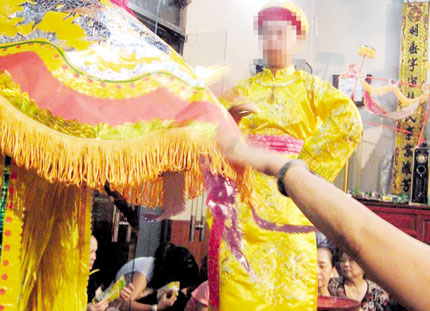 Kỳ qu&aacute;i chuyện 9X, 10X &ldquo;hầu đồng&rdquo;: Đừng hạ thấp gi&aacute; trị văn ho&aacute; d&acirc;n tộc! 1