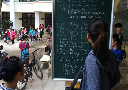Đến hẹn, sĩ tử vào “lò” 2
