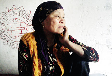 Những b&agrave; mẹ mỏi m&ograve;n chờ đợi con g&aacute;i lấy chồng xa 1