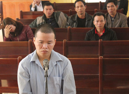 C&ocirc; g&aacute;i trẻ nhanh tr&iacute; tho&aacute;t khỏi đối tượng bu&ocirc;n người 1