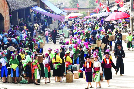 Sẽ l&agrave;m r&otilde; việc cưới nhau sau &ldquo;chợ t&igrave;nh&rdquo; Kh&acirc;u Vai 1