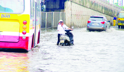 H&agrave; Nội: Mưa to, nhiều điểm &uacute;ng ngập ph&aacute;t sinh 1