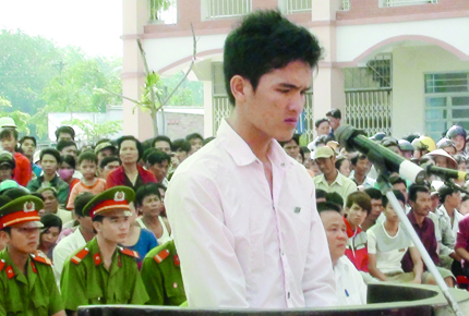 Vụ đập phá tài sản doanh nghiệp tại Bình Dương: Ba năm tù cho kẻ kích động 1