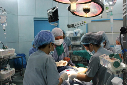 Bệnh viện Nhi Đồng 2 thực hiện xong hai ca ghép thận nhi 1