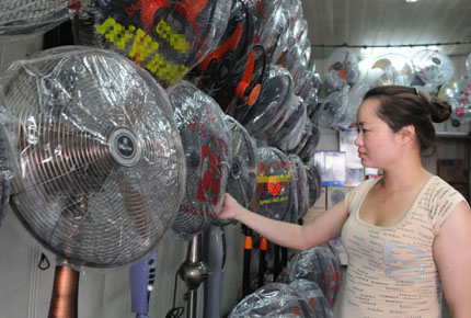 &ldquo;Hỏng&rdquo; người, hại đồ v&igrave; quạt phun sương 1