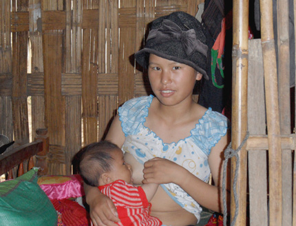 18 tuổi đ&atilde;... sinh 3 con  2