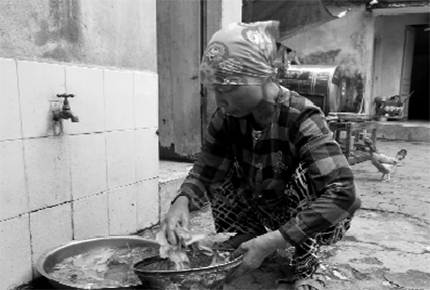 Ng&ocirc;i nh&agrave; kh&ocirc;ng đ&agrave;n &ocirc;ng v&agrave; chuyện buồn của bốn số phận c&ugrave;ng cực 2