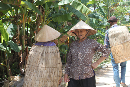 Ruộng khô, lúa chết, người lết vào hang  1