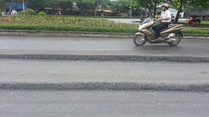 Quốc lộ 5 vừa l&agrave;m xong đ&atilde; hỏng: Thi c&ocirc;ng ẩu hay do xe qu&aacute; tải? 1