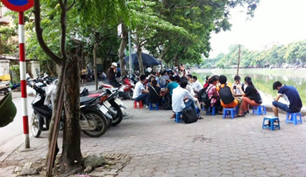 H&agrave; Nội: Hồ L&aacute;ng Thượng bị &ldquo;xẻ thịt&rdquo; 1