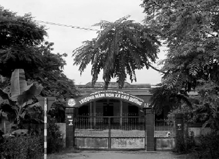 Ch&iacute;nh phủ miễn học ph&iacute;, trường vẫn thu 1