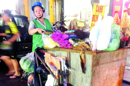 Người phụ nữ ăn tối v&agrave;o 2 giờ s&aacute;ng 1