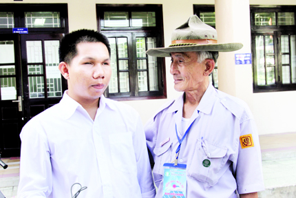 Cảm động th&iacute; sinh m&ugrave; được đặc c&aacute;ch v&agrave;o đại học 1