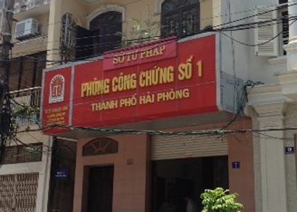 C&ocirc;ng chứng vi&ecirc;n gi&uacute;p hai thửa đất &ldquo;mọc c&aacute;nh&rdquo; 1