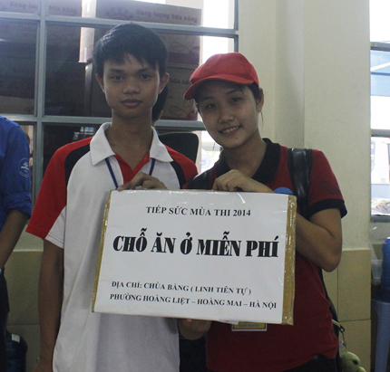 Ấm l&ograve;ng sĩ tử đi thi 2