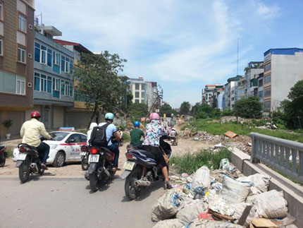 D&acirc;n khổ v&igrave; dự &aacute;n thi c&ocirc;ng chậm hơn...r&ugrave;a 1