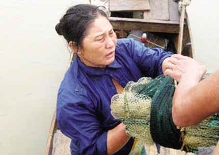 Chuyện thương t&acirc;m về vũng h&uacute;t x&aacute;c người tr&ecirc;n d&ograve;ng s&ocirc;ng Lam 2