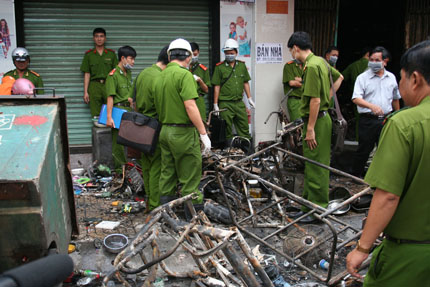 Những tiếng k&ecirc;u cứu v&ocirc; vọng trong đ&ecirc;m 1