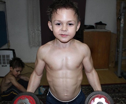 Giuliano Stroe cậu b&eacute; 9 tuổi khỏe nhất h&agrave;nh tinh 4