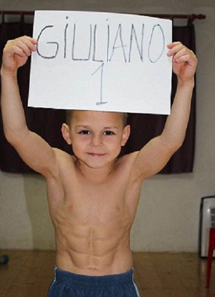 Giuliano Stroe cậu b&eacute; 9 tuổi khỏe nhất h&agrave;nh tinh 2