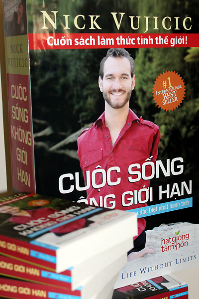 Những hình ảnh xúc động về chàng trai không chân, không tay 18