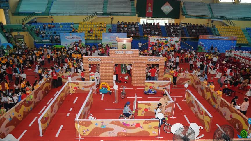 Tưng bừng hội giao lưu "c&ugrave;ng em học an to&agrave;n giao th&ocirc;ng" 5