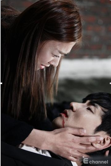 Nữ ho&agrave;ng - c&ocirc; nữ sinh giữa bầy s&oacute;i 3