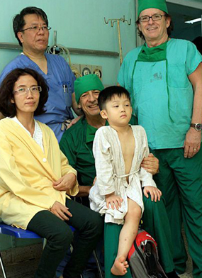 &ldquo;Ch&uacute; l&iacute;nh ch&igrave;&rdquo; đ&atilde; 10 lần t&aacute;i tạo bộ phận sinh dục 1