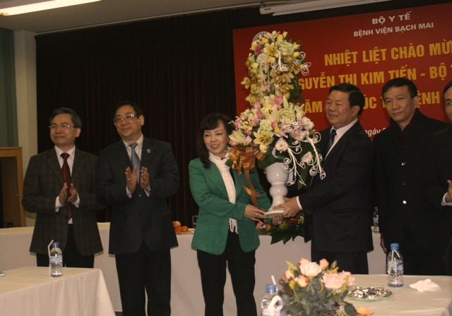 Gi&aacute;p Tết, Bộ trưởng Bộ Y tế thăm 2 bệnh viện lớn của Thủ đ&ocirc; 1