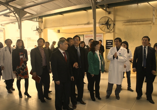 Gi&aacute;p Tết, Bộ trưởng Bộ Y tế thăm 2 bệnh viện lớn của Thủ đ&ocirc; 3