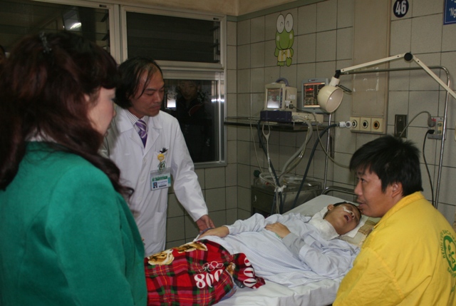 Gi&aacute;p Tết, Bộ trưởng Bộ Y tế thăm 2 bệnh viện lớn của Thủ đ&ocirc; 4