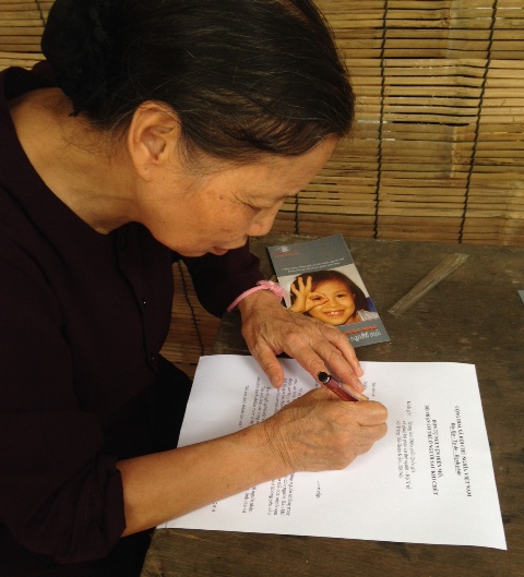 Rủ nhau đăng k&iacute; hiến gi&aacute;c mạc sau khi chết 1