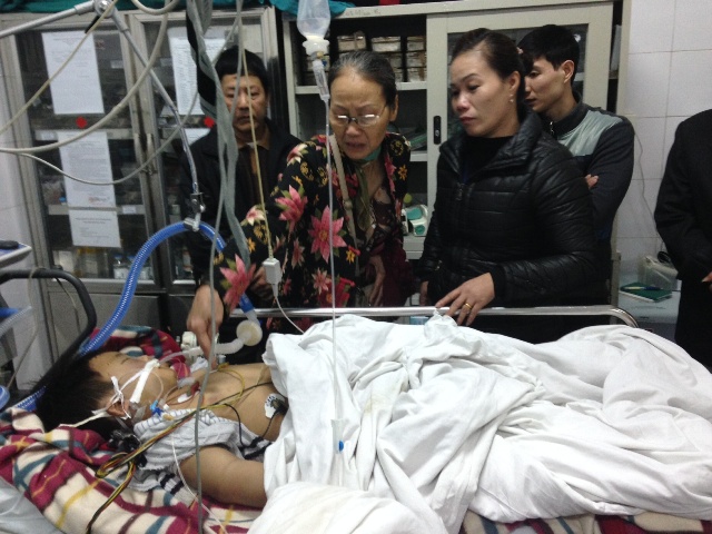 Cháu bé bị bố đánh chấn thương sọ não khó qua khỏi 1 Cháu bé bị bố đánh chấn thương sọ não khó qua khỏi 1