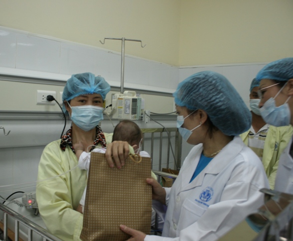 Tuy “giảm nhiệt”, nhưng cuộc chiến chống sởi vẫn chưa kết thúc 2 Tuy “giảm nhiệt”, nhưng cuộc chiến chống sởi vẫn chưa kết thúc 2