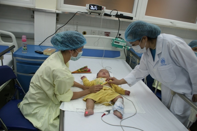 Tuy “giảm nhiệt”, nhưng cuộc chiến chống sởi vẫn chưa kết thúc 1 Tuy “giảm nhiệt”, nhưng cuộc chiến chống sởi vẫn chưa kết thúc 1