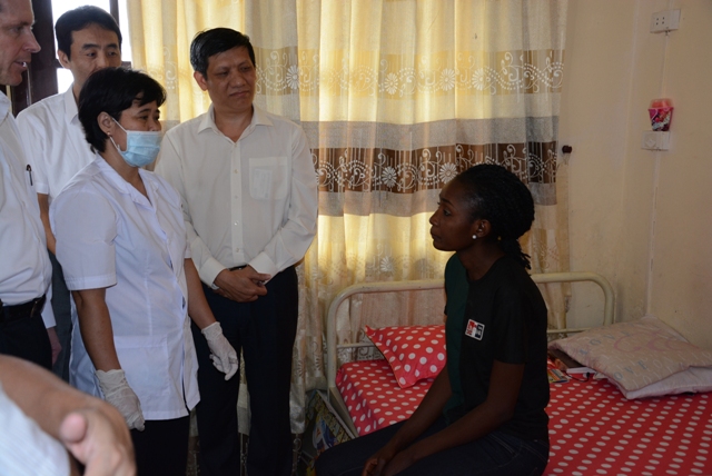 Kiểm tra 3 sinh viên Nigeria từ vùng dịch Ebola nhập cảnh Việt Nam 1
