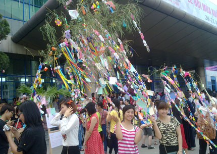 Giới trẻ Hà thành nô nức đến với lễ hội mùa xuân Việt -  Nhật  4