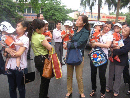 Mẹ hoang thai bán con đẻ sang Trung Quốc 1