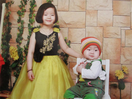 Đưa tro cốt c&ocirc; d&acirc;u Việt c&ugrave;ng 2 con về qu&ecirc; 2