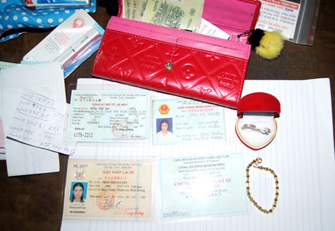 Người đ&agrave;n &ocirc;ng nhảy cầu cứu c&ocirc; g&aacute;i  2