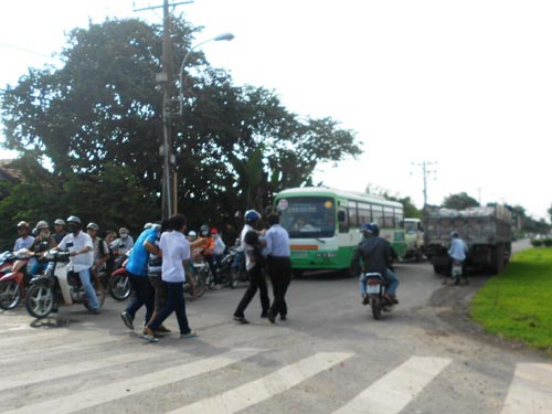 Nữ sinh bị c&aacute;n qua đầu chết thảm  2