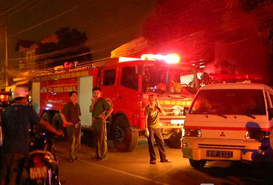 Bất lực nh&igrave;n hai mẹ con bị thi&ecirc;u chết trong tiệm b&aacute;n xe đạp 1