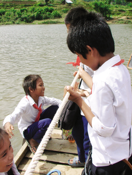 Xây cầu cho "xã đu dây" qua sông 2