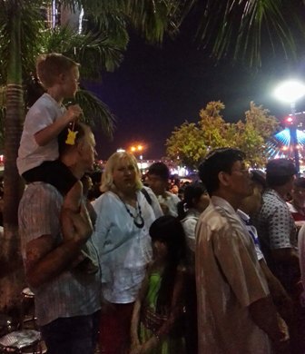 &ldquo;D&aacute;ng em đ&ecirc;m nay&rdquo; v&ocirc; địch ph&aacute;o hoa quốc tế Đ&agrave; Nẵng 2013 4