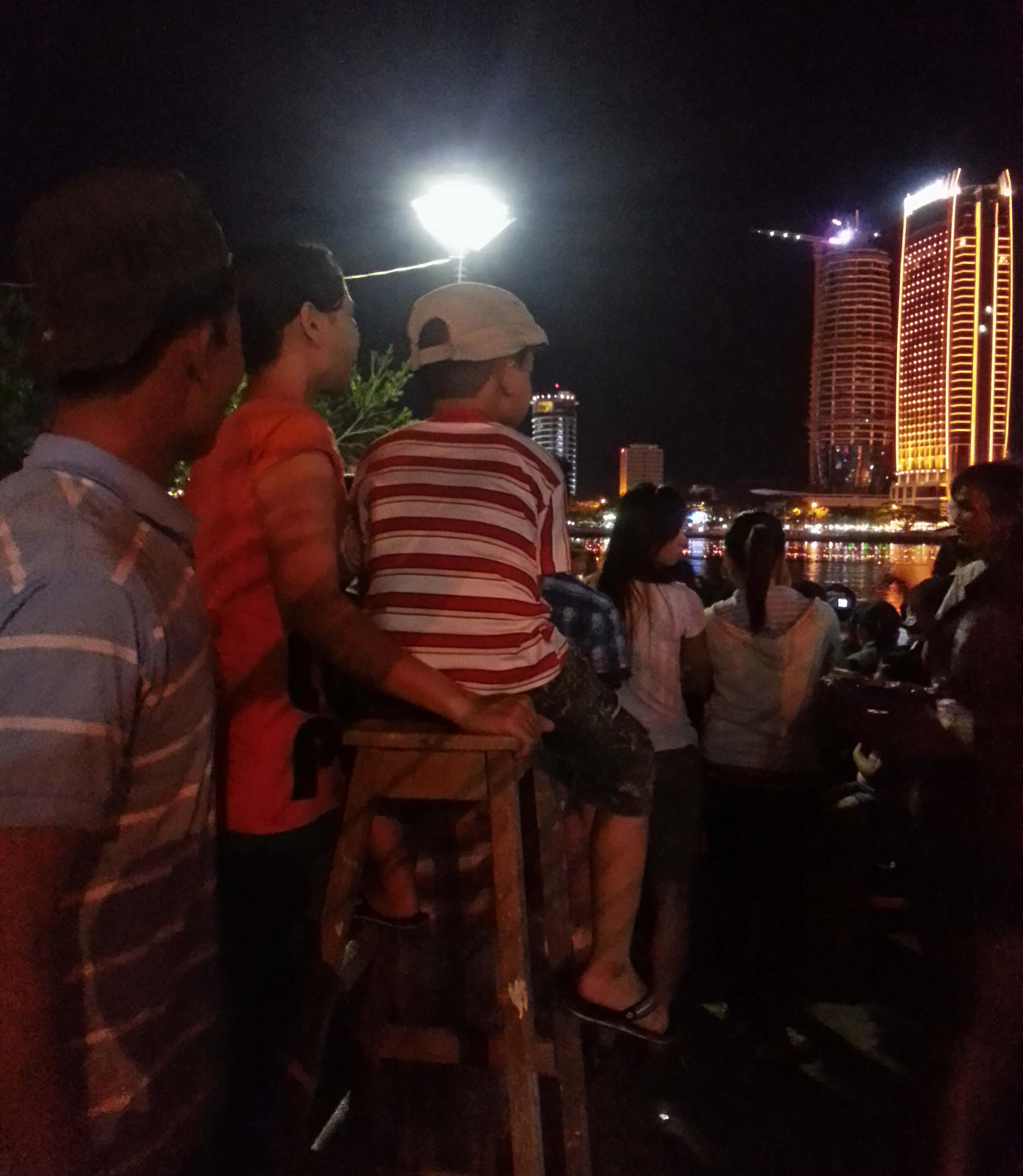 &ldquo;D&aacute;ng em đ&ecirc;m nay&rdquo; v&ocirc; địch ph&aacute;o hoa quốc tế Đ&agrave; Nẵng 2013 7