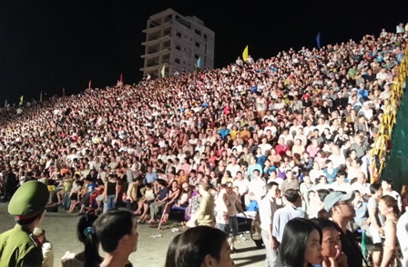 &ldquo;D&aacute;ng em đ&ecirc;m nay&rdquo; v&ocirc; địch ph&aacute;o hoa quốc tế Đ&agrave; Nẵng 2013 1