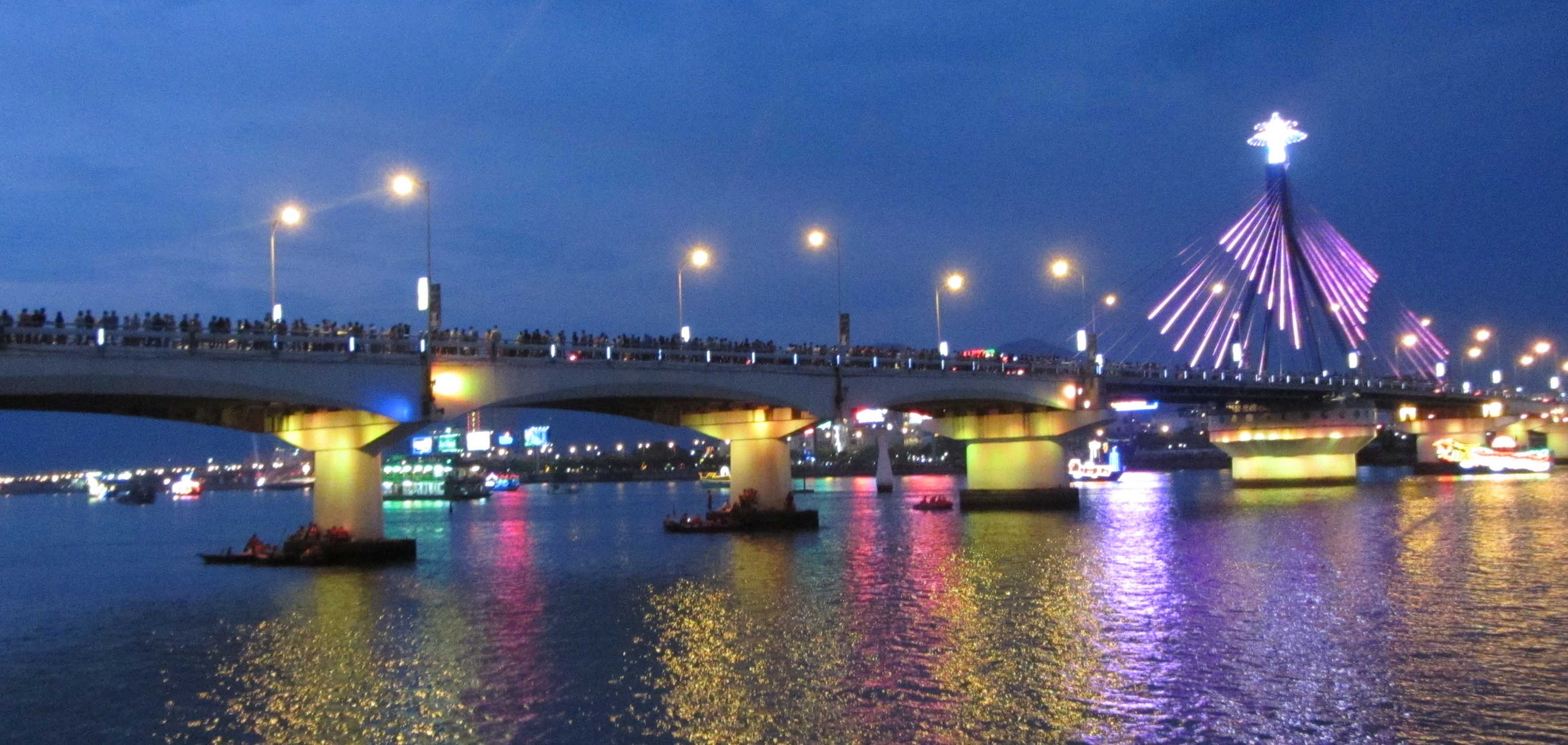 S&ocirc;ng H&agrave;n rực s&aacute;ng những m&agrave;n ph&aacute;o hoa cảm x&uacute;c 1