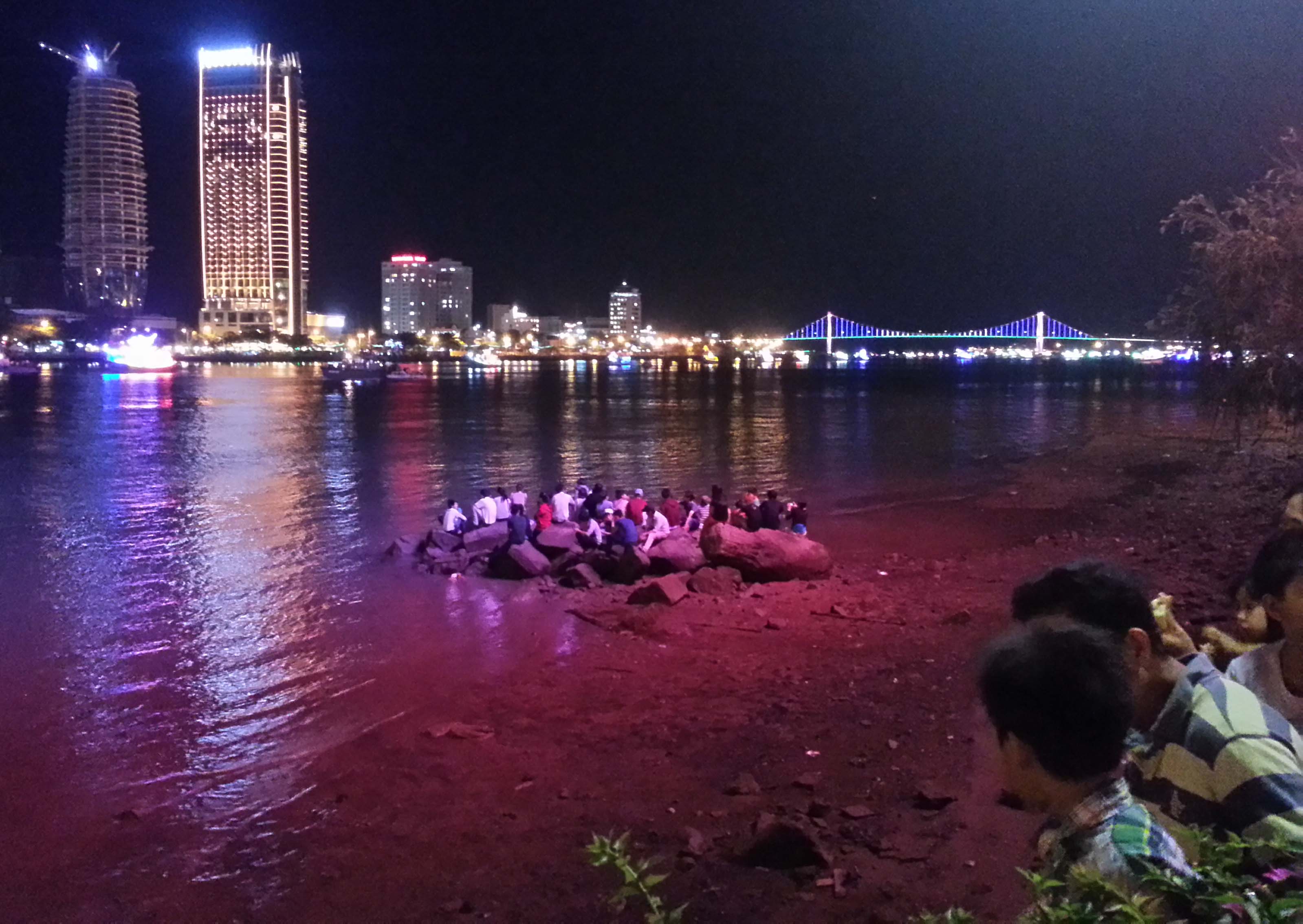 &ldquo;D&aacute;ng em đ&ecirc;m nay&rdquo; v&ocirc; địch ph&aacute;o hoa quốc tế Đ&agrave; Nẵng 2013 2